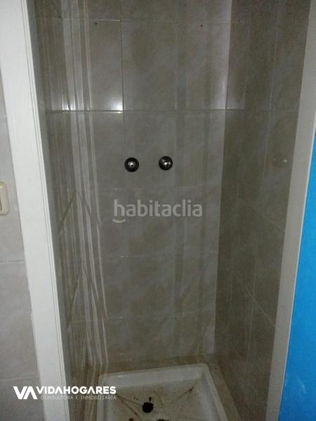 Foto 51b3abac-bf41-49b7-b41b-ac473aad231d. Local comercial este encantador local de aproximadamente 80 metros cuadrados se encuentra estratégicamente ubicado en una zona donde hay un paso en Rota