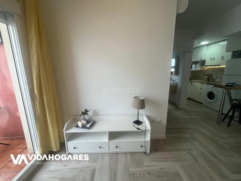 Foto 5785467f-a874-448e-bf44-962a838d7de1. Piso bienvenidos a vidahogares, donde convertimos tus sueños de hogar en realidad. en esta acogedora vivienda de una habitación en el c en Rota