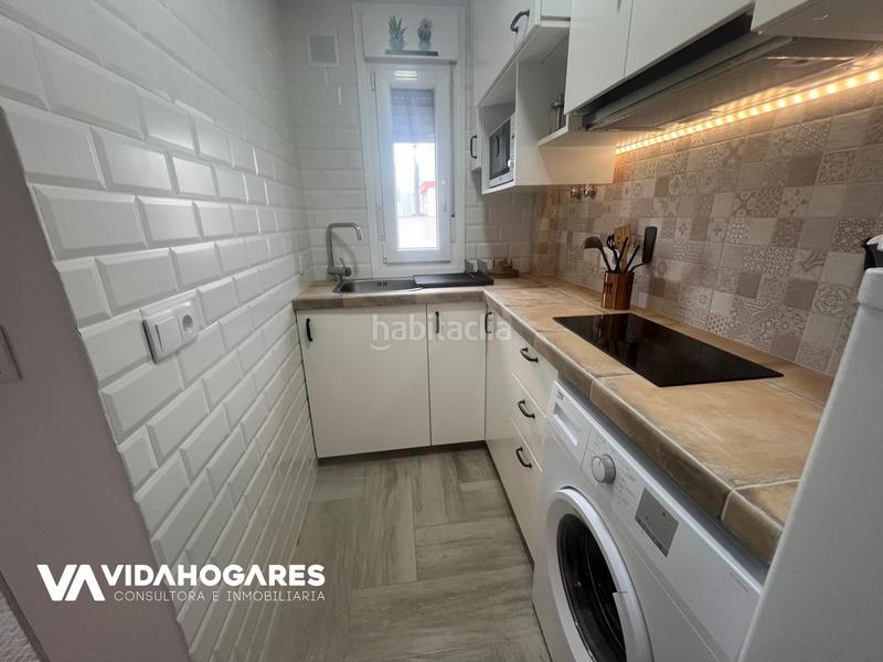 Foto 9647520c-7ad7-4804-961a-47464f522d18. Piso bienvenidos a vidahogares, donde convertimos tus sueños de hogar en realidad. en esta acogedora vivienda de una habitación en el c en Rota