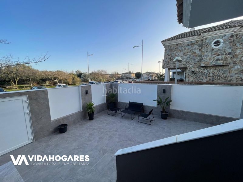 Foto 0147e756-1272-4ad0-a93a-e8d3108cd6aa. Casa pareada descubre la oportunidad que estabas esperando , en la demandada zona de laguna del moral, a escasos minutos de la playa. un en Rota