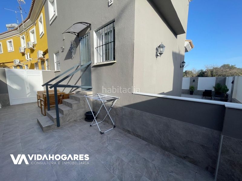 Foto 8b9f4ea9-711d-4f26-8f75-67ba5b2fae66. Casa pareada descubre la oportunidad que estabas esperando , en la demandada zona de laguna del moral, a escasos minutos de la playa. un en Rota