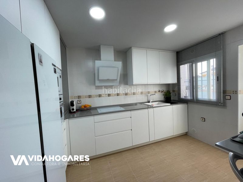 Foto 9d20dea6-feae-4dd2-8198-7a317c7650f3. Casa pareada descubre la oportunidad que estabas esperando , en la demandada zona de laguna del moral, a escasos minutos de la playa. un en Rota