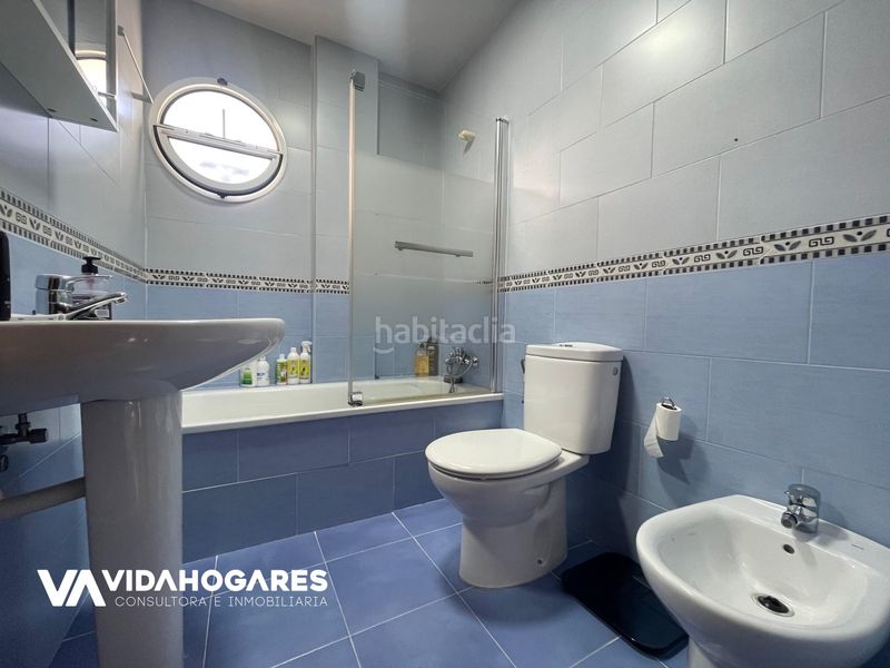 Foto 9ea50e53-f573-4517-9e54-4354f4daa2f9. Casa pareada descubre la oportunidad que estabas esperando , en la demandada zona de laguna del moral, a escasos minutos de la playa. un en Rota