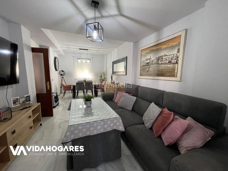 Foto a92f8388-f9f8-4ca0-97e5-78e8a591d1a0. Casa pareada descubre la oportunidad que estabas esperando , en la demandada zona de laguna del moral, a escasos minutos de la playa. un en Rota