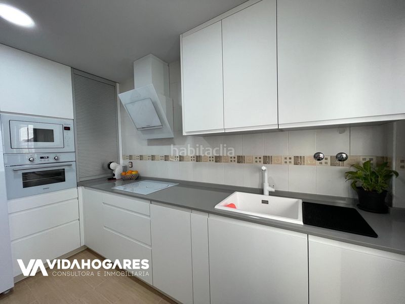 Foto efc85dec-cbf2-48b0-9359-6761d6f7db4b. Casa pareada descubre la oportunidad que estabas esperando , en la demandada zona de laguna del moral, a escasos minutos de la playa. un en Rota