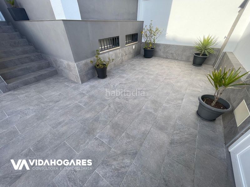 Foto ff3abb7f-12c8-4920-b13a-66b80d8c3590. Casa pareada descubre la oportunidad que estabas esperando , en la demandada zona de laguna del moral, a escasos minutos de la playa. un en Rota