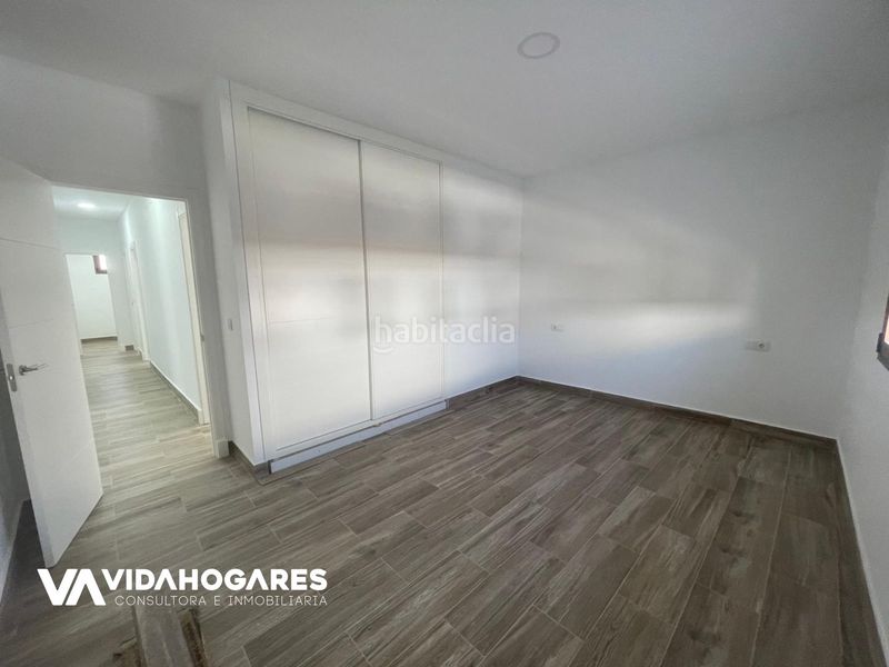 Foto 49a774e8-b2c2-475c-878a-e450103eb170. Pis a Zona Carrefour Rota