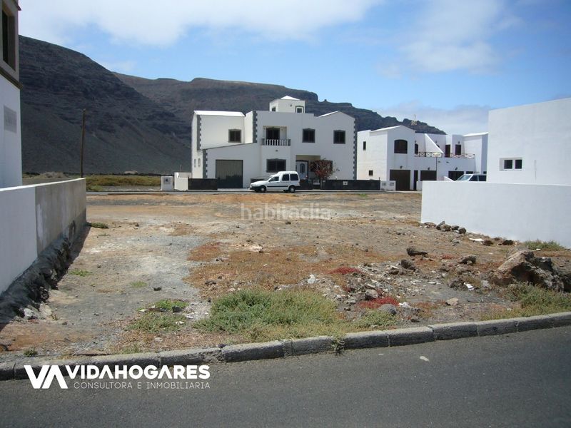 Foto c220d73f-e2ea-49d0-b559-2d6e1aafe41e. Terreny residencial a Orzola Haría