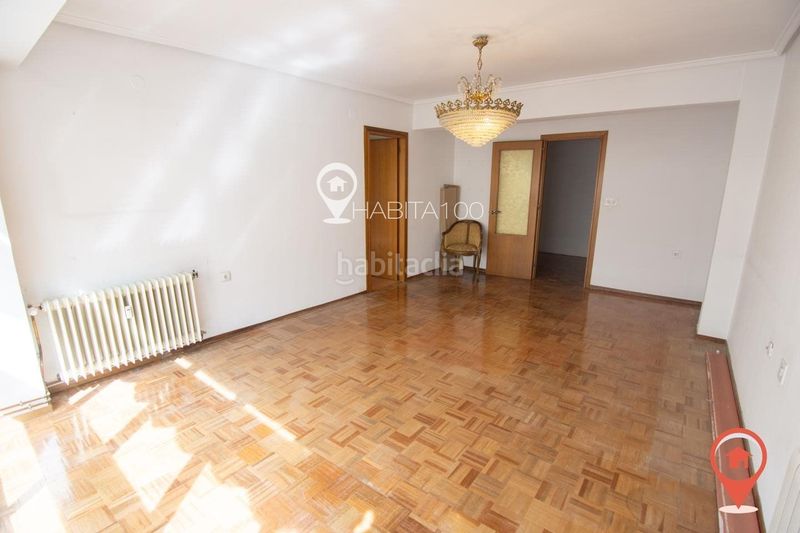 Foto eef79ce9-0992-4b1e-b9d4-3365398bea83. Piso en Centro Cuenca