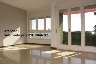 Rent Flat  Passeig d'olot. Pis de 4 habitacions per estudiants