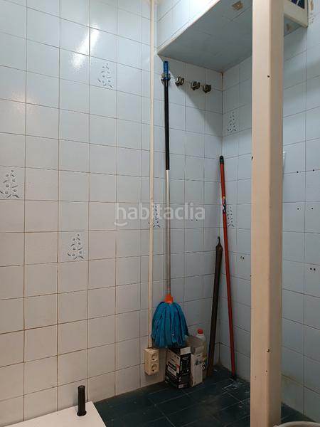 Foto 308ab6a5-61c4-4990-bc03-40a40367bb43. Lloguer local comercial amb calefacció a Eixample Nord Girona