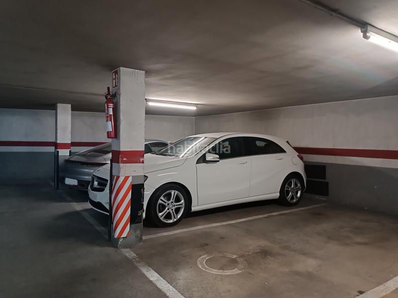 Foto f8eb4829-66d6-4e80-8f0a-98fd51f0e122. Flat with fireplace heating parking in Eixample Nord Girona