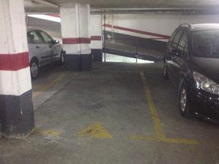 Alquiler Parking coche  Carrer mare de déu del remei 37. Pk per a cotxe petit a sant narcís