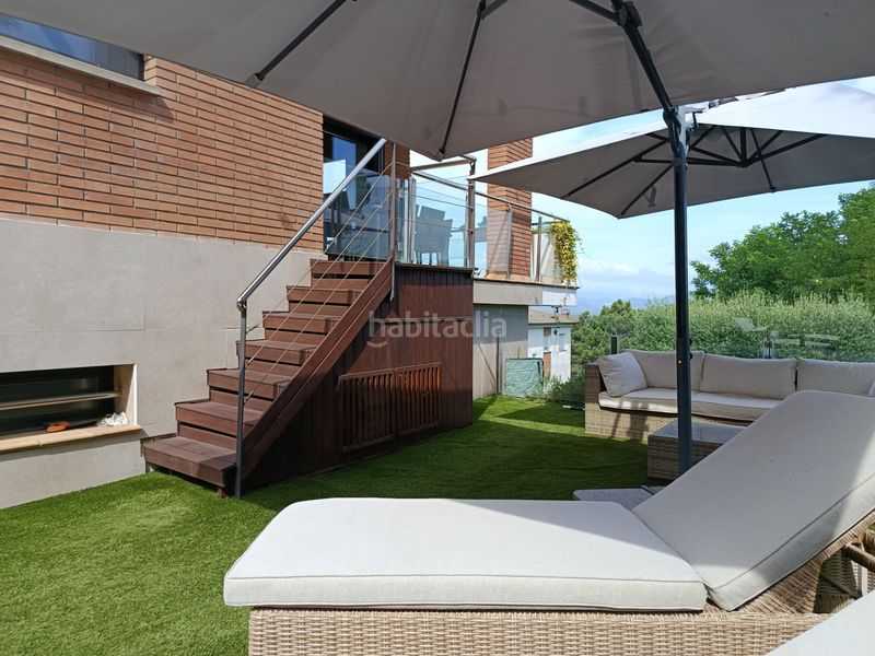 Foto 140f98fb-9f23-41fb-b5ac-3bcdf63e8dee. Casa adossada amb xemeneia calefacció aparcament piscina a Girona