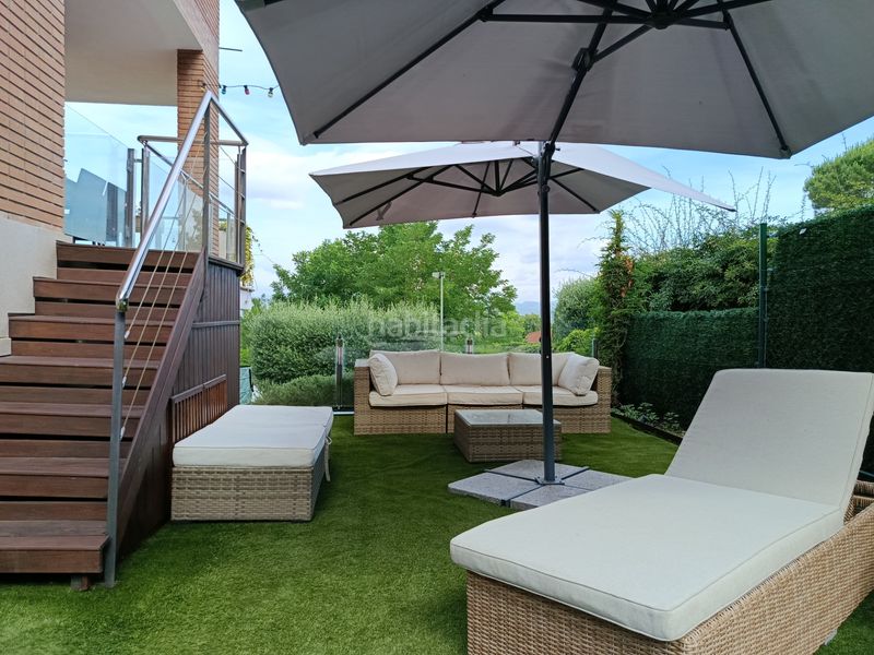 Foto 4aacd855-4290-443a-aa56-d65297444511. Casa adossada amb xemeneia calefacció aparcament piscina a Girona