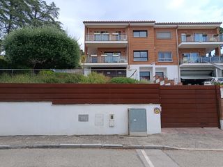 Semi detached house in Montjuïc. Casa amb piscina a montjuïc