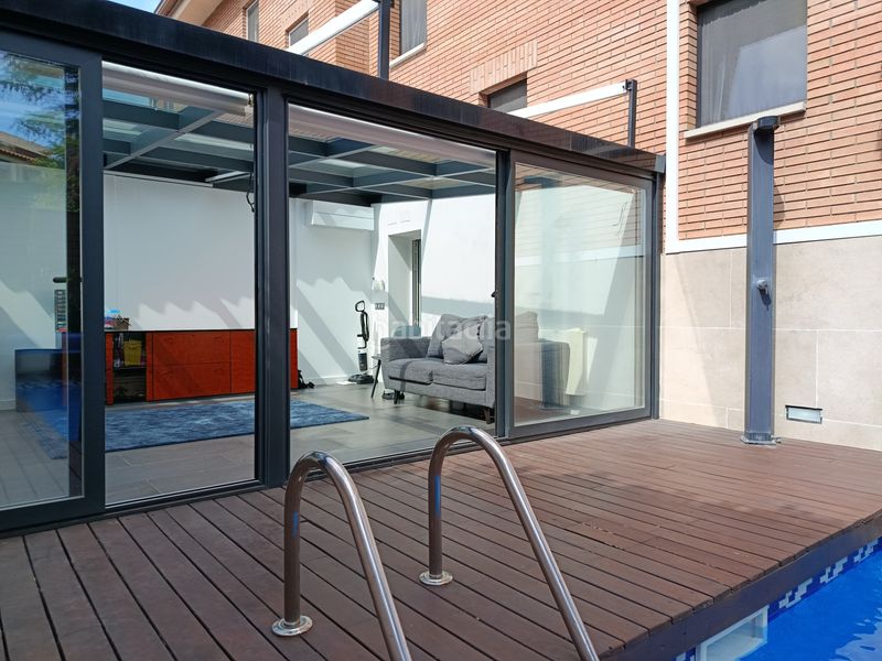 Foto 824f7a98-b6b0-43f7-90e8-08376e1ea6d5. Casa adossada amb xemeneia calefacció aparcament piscina a Girona