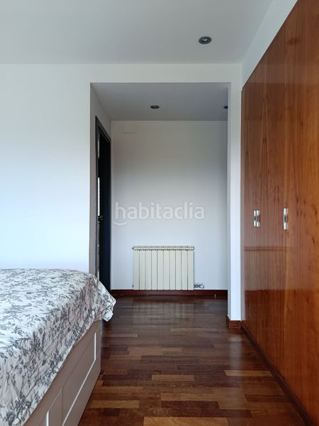 Foto 8c335e9f-934f-4c97-a625-71bb9893d5b7. Casa adossada amb xemeneia calefacció aparcament piscina a Girona