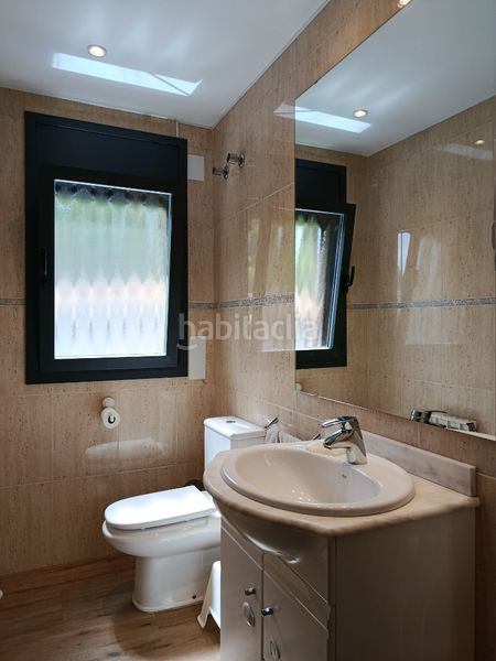 Foto 8df44d97-54ef-4a68-bd0a-924016d68358. Casa adossada amb xemeneia calefacció aparcament piscina a Girona