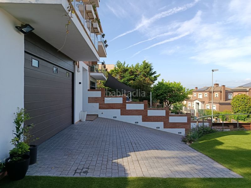 Foto 9bd9de42-5508-4fee-9ac9-e6402de1d587. Casa adossada amb xemeneia calefacció aparcament piscina a Girona