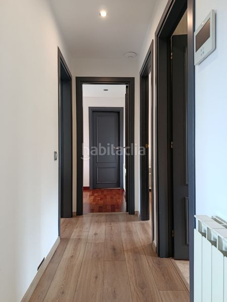 Foto c4f5d230-b94e-4950-bf34-fcd7fdd980f4. Casa adossada amb xemeneia calefacció aparcament piscina a Girona