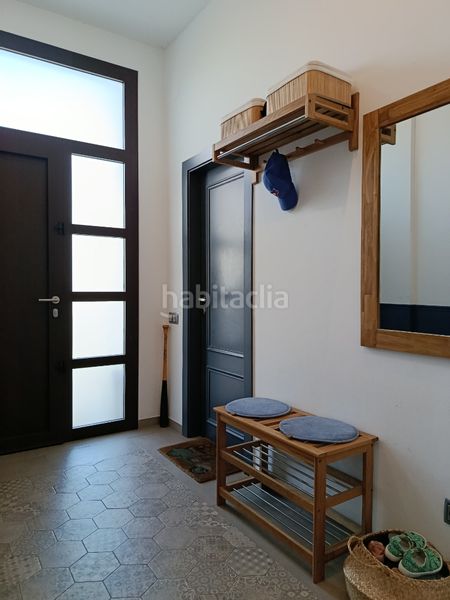 Foto cb0362cb-1dc0-4d12-9c8d-ada88a961e0b. Casa adossada amb xemeneia calefacció aparcament piscina a Girona
