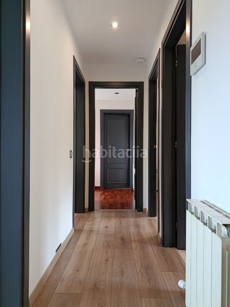 Foto d9ea6961-5ec0-4bb8-8d4a-27a3b38d87ee. Casa adossada amb xemeneia calefacció aparcament piscina a Girona
