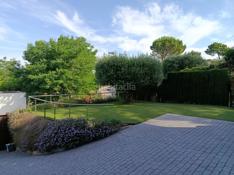 Foto dd47092f-795b-4ca5-ad5b-a6d133132ea6. Casa adossada amb xemeneia calefacció aparcament piscina a Girona