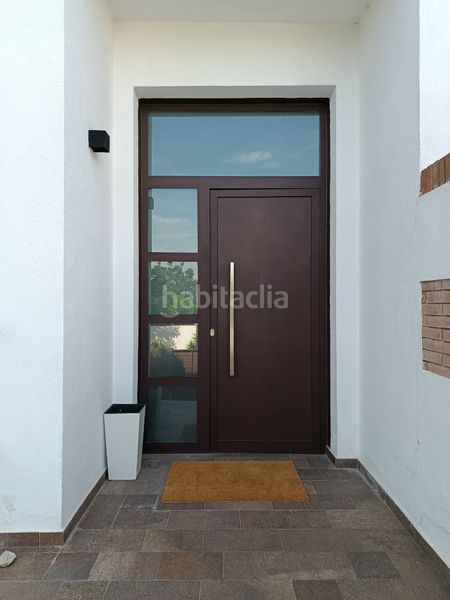 Foto e211b200-5801-4a7f-8f04-8e5aff55747d. Casa adossada amb xemeneia calefacció aparcament piscina a Girona