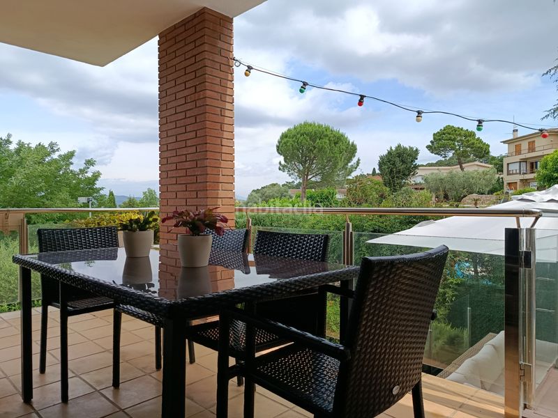 Foto fbf1efdd-881a-4b93-ae96-91007e21b7a0. Casa adossada amb xemeneia calefacció aparcament piscina a Girona