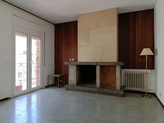 Pis  Carrer pare coll. Pis de 4 habitacions dobles i pàrquing a sant narcís