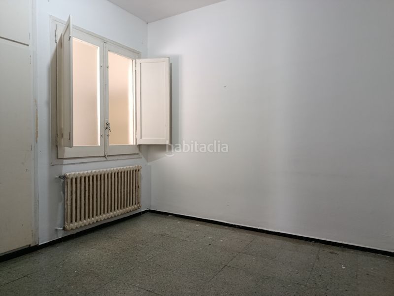Foto 4bc47ed6-f294-419d-a278-16c0b6daed65. Pis amb xemeneia calefacció aparcament a Sant Narcis Girona