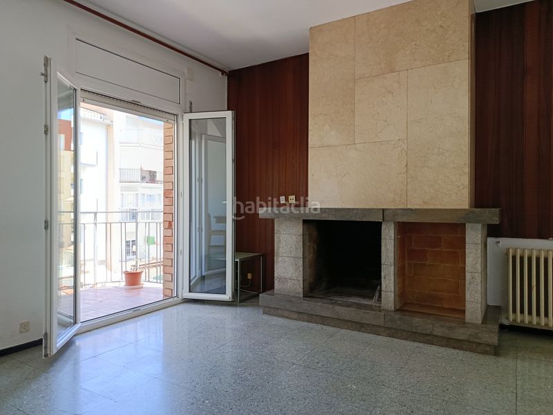 Foto 537f8893-77c4-4150-be11-4deae4b155ff. Pis amb xemeneia calefacció aparcament a Sant Narcis Girona