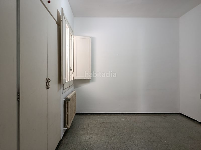 Foto 544a658e-3cdf-456a-aa57-03f42ff37cdb. Pis amb xemeneia calefacció aparcament a Sant Narcis Girona