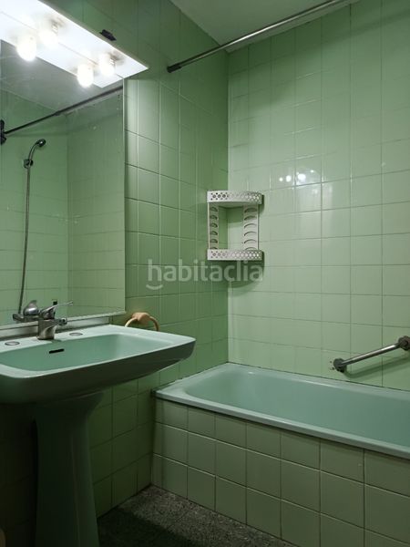 Foto 5be42942-6eea-40e1-a59a-1a5def2680e2. Pis amb xemeneia calefacció aparcament a Sant Narcis Girona