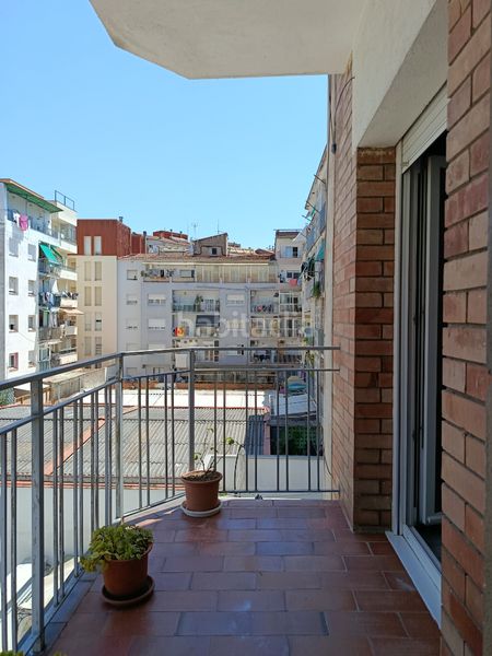 Foto 941045aa-4b66-4d68-9ee5-c84ae66819eb. Pis amb xemeneia calefacció aparcament a Sant Narcis Girona
