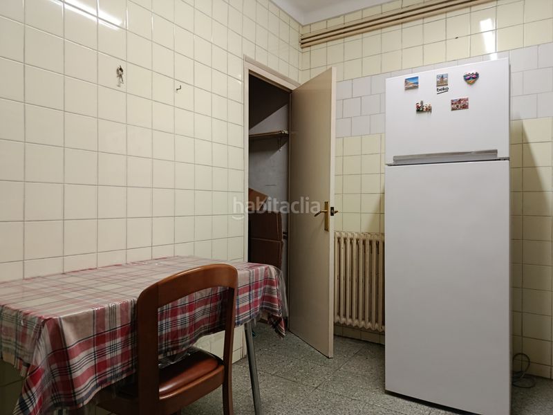 Foto cc3dcf9b-c356-49b0-b4d4-caa80b22f190. Pis amb xemeneia calefacció aparcament a Sant Narcis Girona