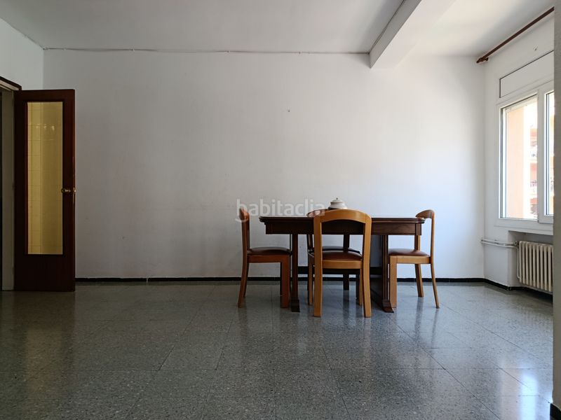 Foto f6838121-ad08-4646-ad7e-5f4ae0107c55. Pis amb xemeneia calefacció aparcament a Sant Narcis Girona