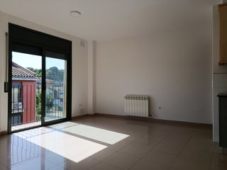 Rent Flat in Caldes de Malavella. Pis de 2 habitacions al centre de caldes de malavella