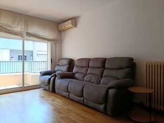 Location Appartement  Carrer de sant joan baptista la salle. Pis de 4 habitacions totalment moblat al centre de girona