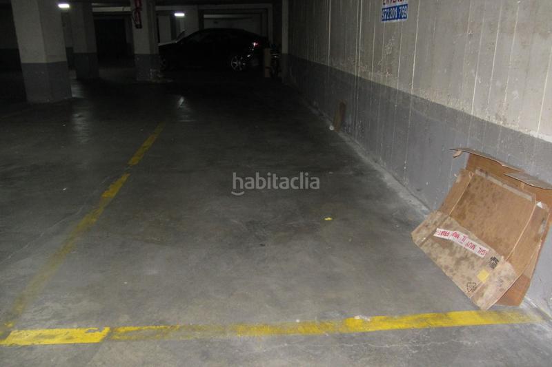 Foto 1d55f9c7-9f0b-4c5b-91e3-0144f4315d70. Parking coche pàrquing al passeig d'olot en Sant Narcis Girona