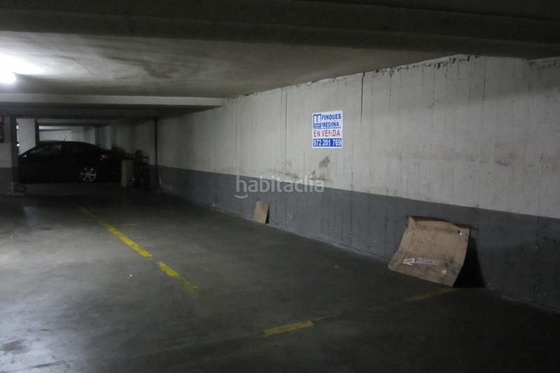 Foto e5a7c3e1-b517-4581-a831-0344de3a3be1. Parking coche pàrquing al passeig d'olot en Sant Narcis Girona