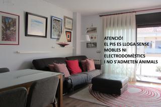 Location Duplex  Carrer migdia. Dúplex de 3 habitacions i pàrquing