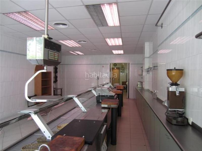 Foto af5b72ef-0e5f-4d6b-b574-8df10cf69656. Alquiler local comercial en Carme - Vistalegre Girona