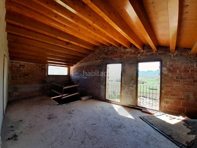 Foto db85755f-0f1c-4bd3-b55b-f0a039e60599. Masía en Vall d´en Bas (La)