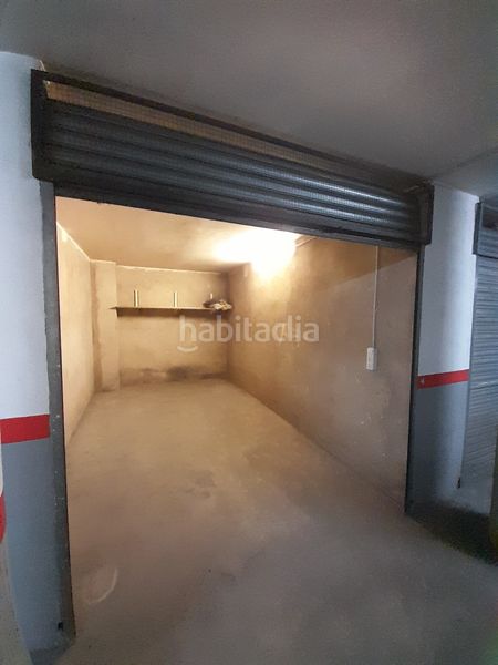 Foto 5fa0b1ae-0951-4df1-95fe-85c3a770988c. Aparcament cotxe a Olot