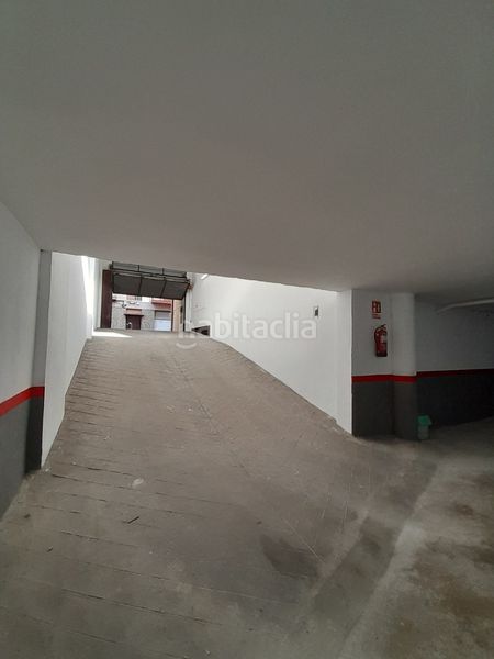 Foto 75124c05-a9aa-4fff-9c98-be7d3de07614. Aparcament cotxe a Olot