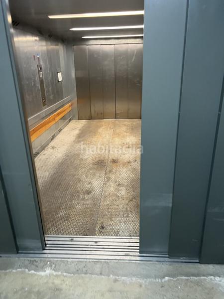 Foto f0b4f944-c016-4ce2-883f-7902c53bcead. Parking coche en Eixample Nord Girona