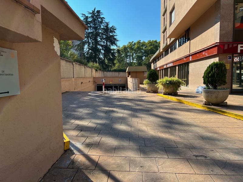 Foto eb6706d9-f27e-452b-b493-017a3553502b. Car parking in Eixample Nord Girona