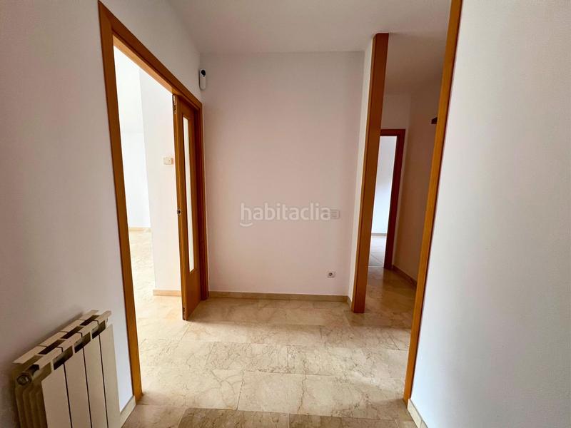 Foto a4b02e55-ba4d-4bbc-a89d-9bf7ea8ad6af. Piso en Montjuïc Girona